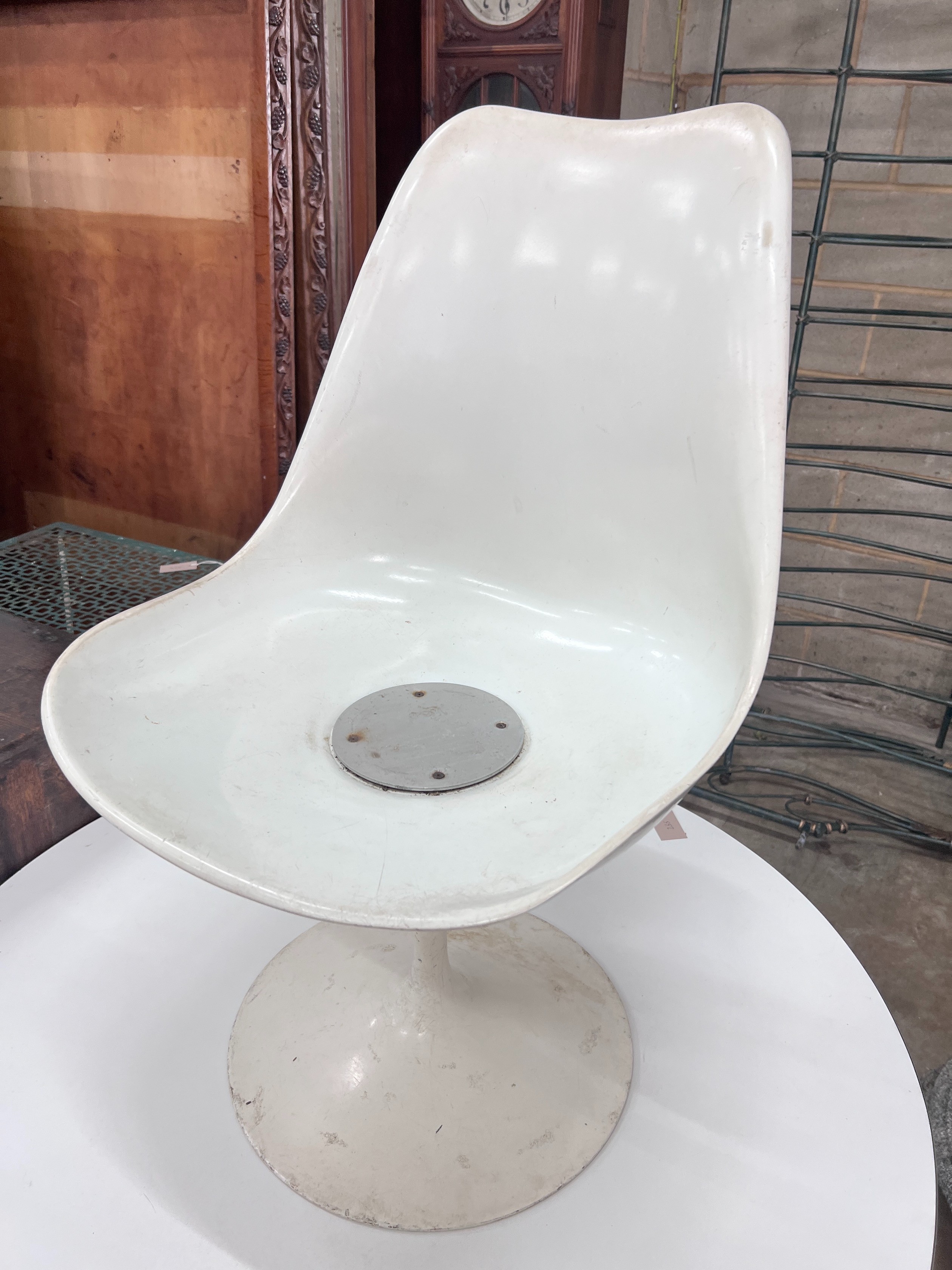 A small mid century white melamine topped ‘Tulip’ design table, 101cm, and a single matching chair *Please note the sale commences at 9am.